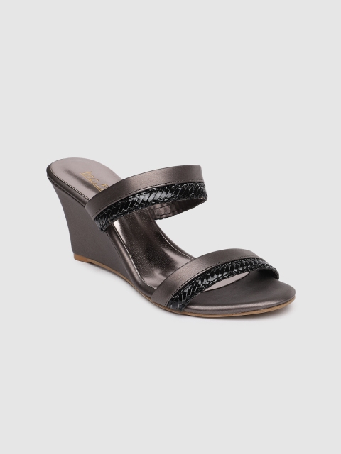 

Inc 5 Women Gunmetal-Toned & Black Colourblocked Wedges, Metallic