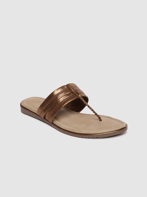 

Inc 5 Women Gold-Toned Solid T-Strap Flats