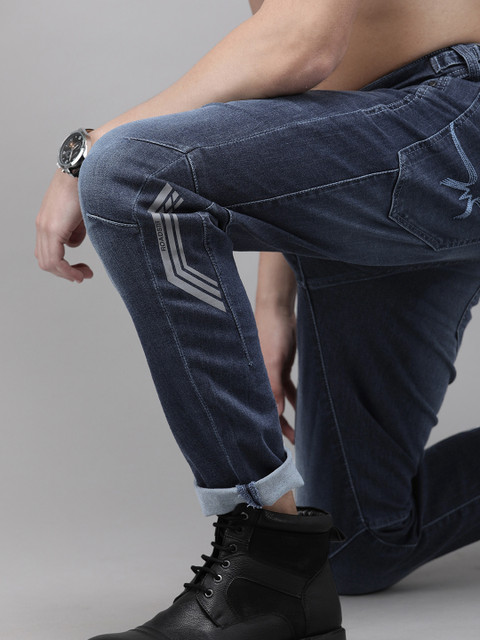 

The Roadster Lifestyle Co Men Blue Biker Carrot Fit Mid-Rise Clean Look Stretchable Jeans