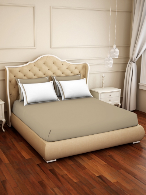 

SPACES Taupe Solid 300 TC Cotton Hygro 1 King Bedsheet with 4 Pillow Covers