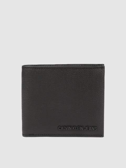 

Calvin Klein Men Black Textured Leather Two Fold Wallet