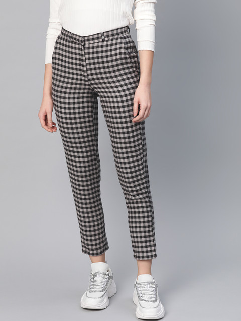 

I AM FOR YOU Women Black & Grey Tailored Regular Fit Cropped Checked Trousers