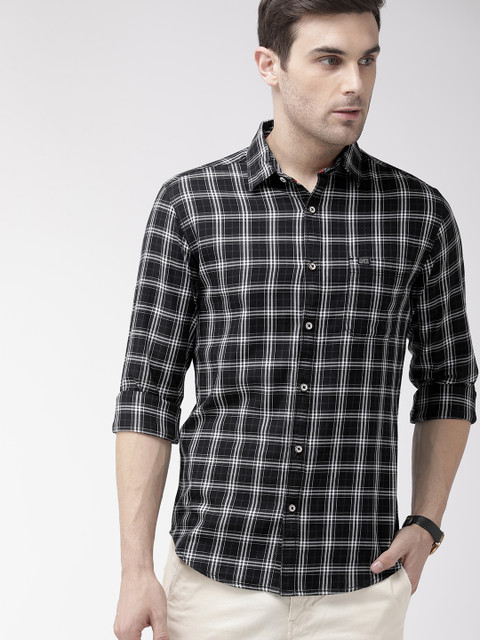

The Indian Garage Co Men Black & White Slim Fit Checked Casual Shirt