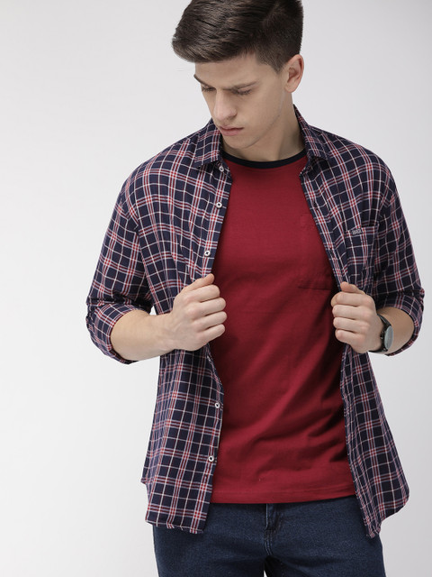 

The Indian Garage Co Men Navy Blue & Red Slim Fit Checked Casual Shirt