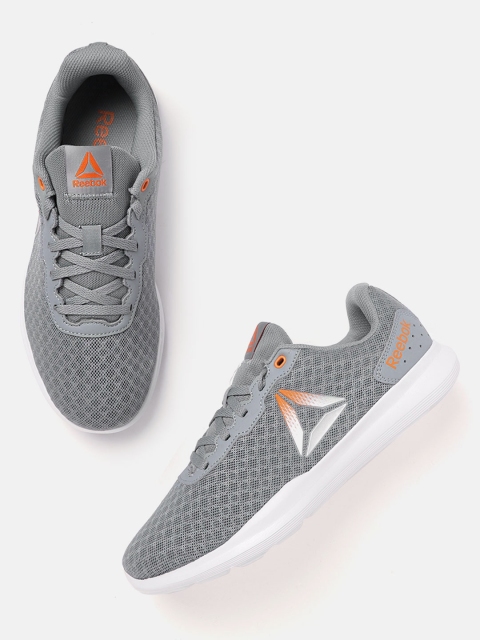 

Reebok Men Grey Woven Design Dart Training Shoes