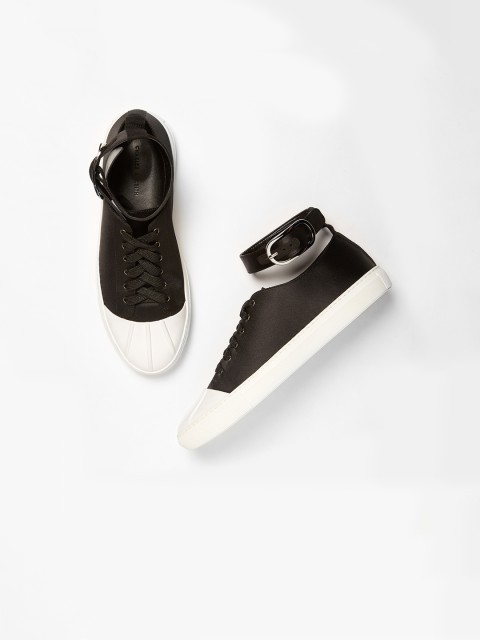 

CHARLES & KEITH Women Black & White Colourblocked Sneakers