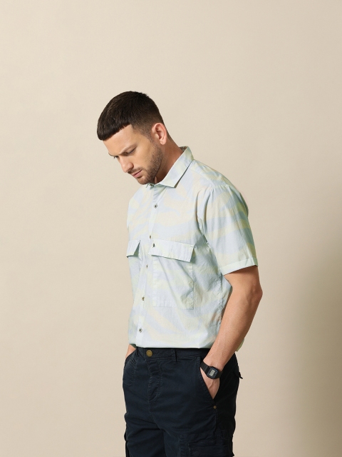 

Mr Bowerbird Men Beige & Blue Liberal Fit Printed Casual Shirt