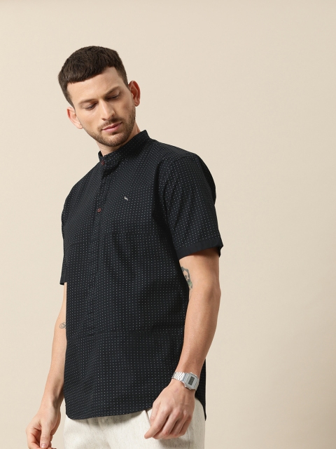 

Mr Bowerbird Men Black & White Frasi Relaxed Fit Printed Casual Shirt
