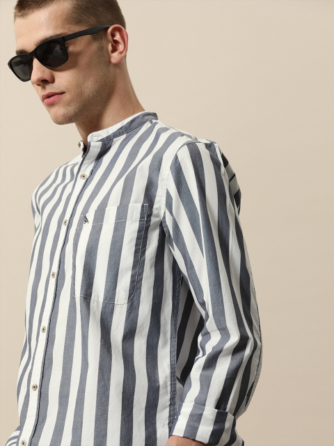 

Mr Bowerbird Men Navy Blue & White Tailored Fit Candy Striped Casual Shirt