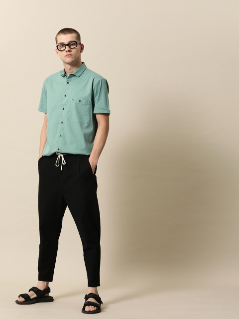 

Mr Bowerbird Men Green Urban Relaxed Fit Solid Casual Shirt