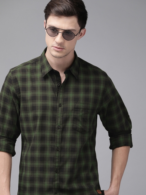 

Roadster Men Green & Black Regular Fit Checked Casual Shirt