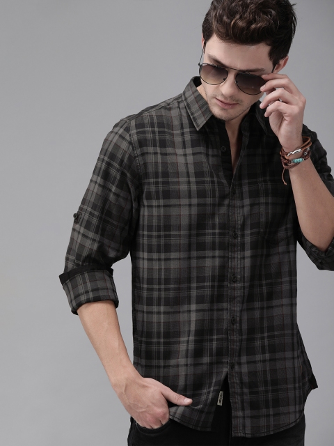 

Roadster Men Black & Grey Regular Fit Checked Casual Shirt