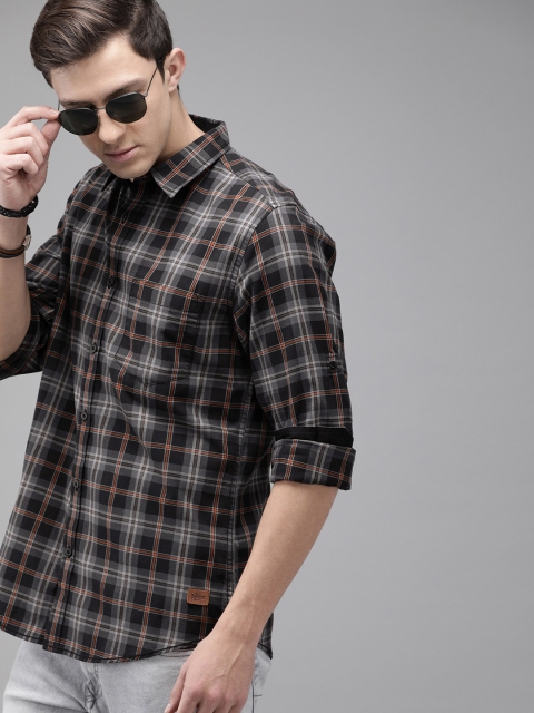 

Roadster Men Black & Grey Regular Fit Checked Casual Shirt