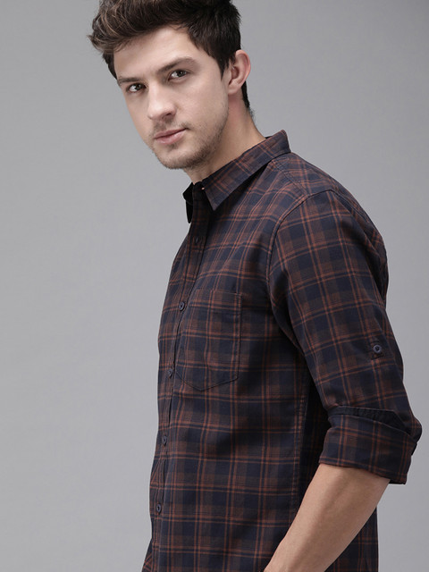 

Roadster Men Navy Blue & Brown Regular Fit Checked Casual Shirt