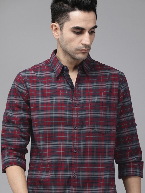 

Roadster Men Maroon & Grey Regular Fit Checked Casual Shirt