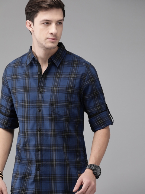 

Roadster Men Navy Blue & Black Regular Fit Checked Casual Shirt