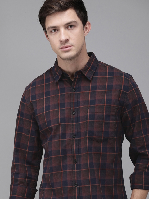 

Roadster Men Maroon & Navy Blue Regular Fit Checked Casual Shirt