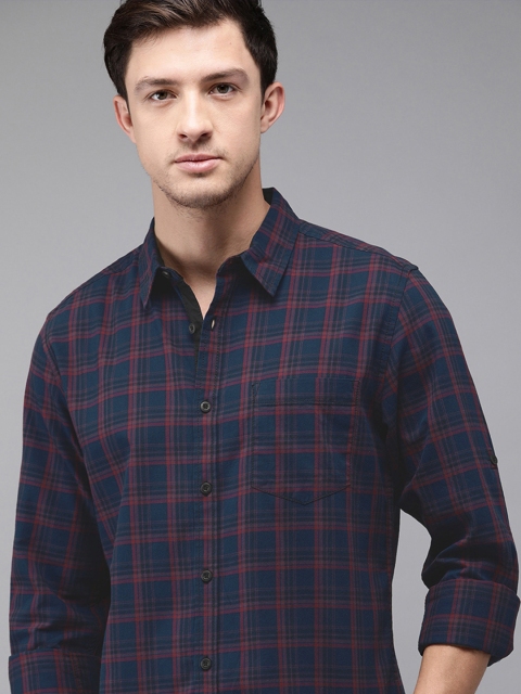 

Roadster Men Navy Blue & Red Regular Fit Checked Casual Shirt