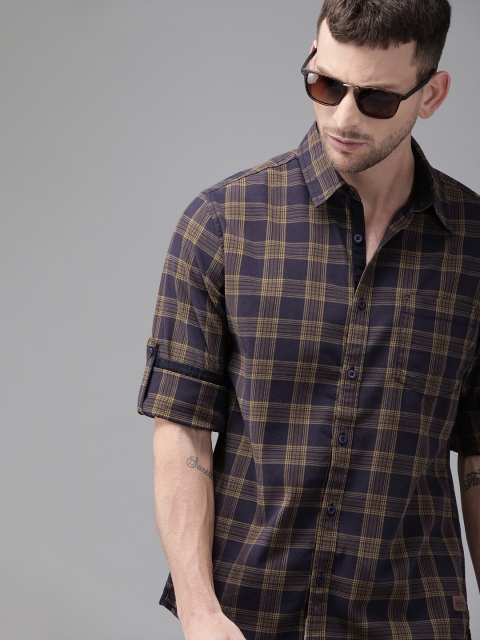 

Roadster Men Navy Blue & Brown Regular Fit Checked Casual Shirt