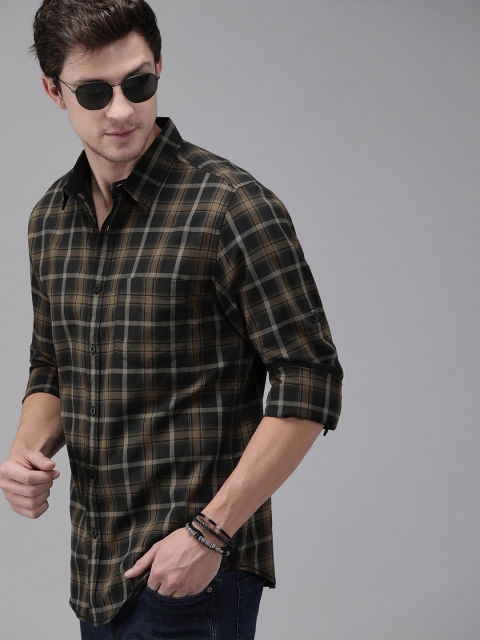 

Roadster Men Brown & Black Regular Fit Checked Casual Shirt