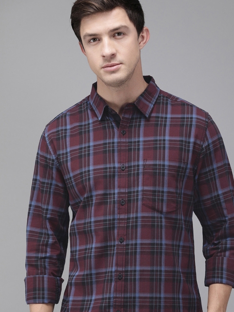 

Roadster Men Maroon & Blue Regular Fit Checked Casual Shirt
