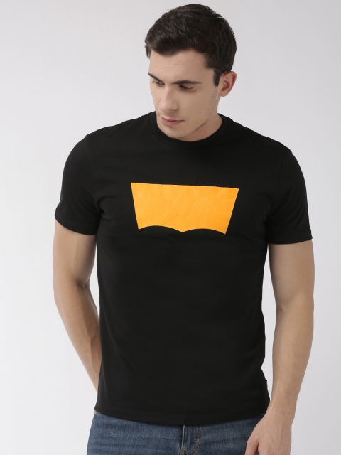 

Levis Men Black Solid Round Neck T-shirt