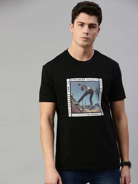 

Levis Men Black Graphic Printed Round Neck Pure Cotton T-shirt
