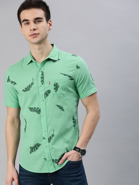 

Levis Men Green Slim Fit Tropical Printed Casual Shirt