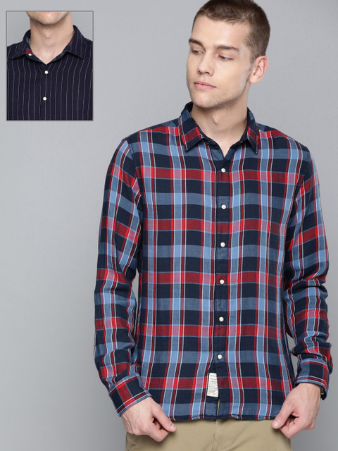 

Levis Men Navy Blue & White Regular Fit Checked Reversible Casual Shirt