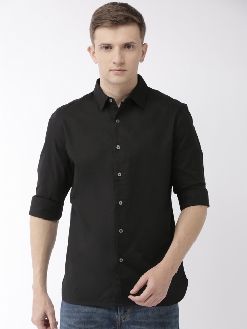 

Levis Men Black Redloop Regular Fit Solid Casual Shirt