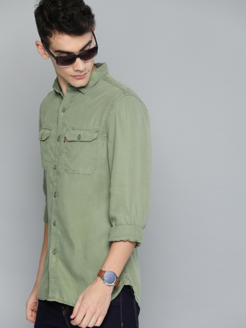 

Levis Men Green Slim Fit Solid Casual Shirt