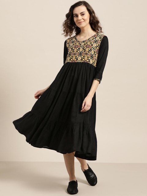 

Sangria Women Black & Yellow Printed Detail A-Line Dress