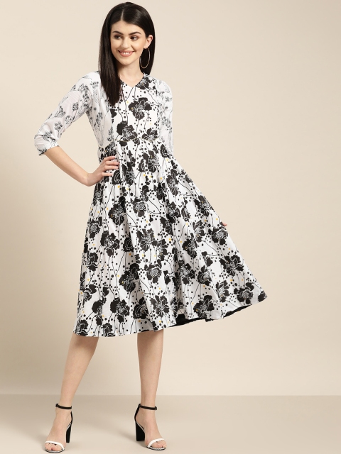 

Sangria Women White & Black Printed A-Line Dress