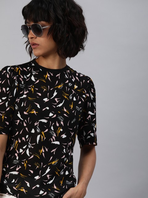 

Levis Women Black & White Printed Puffed Sleeve Top