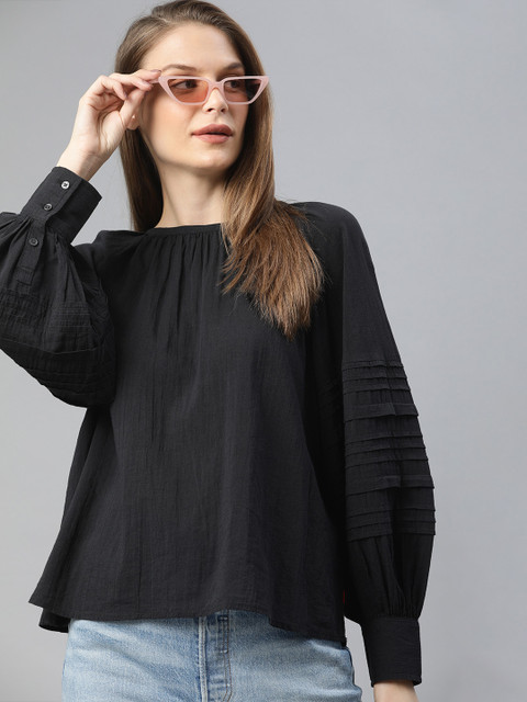 

Levis Women Black Solid Top