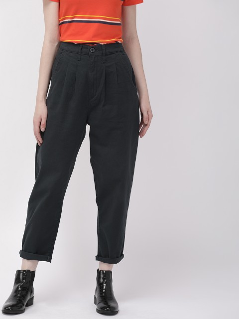 

Levis Women Black Flared Mid-Rise Clean Look Stretchable Pleated Balloon Jeans
