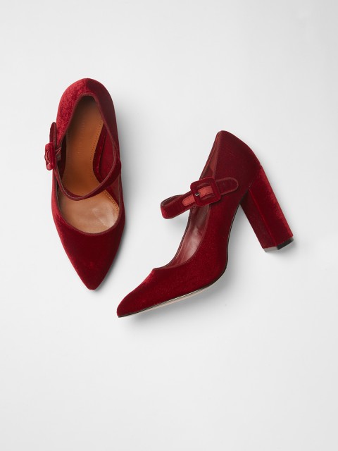 

CHARLES & KEITH Women Red Solid Pumps