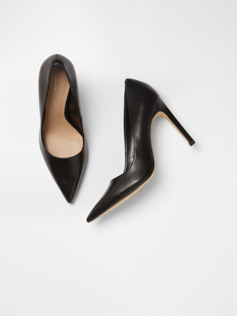 

CHARLES & KEITH Women Black Solid Pumps