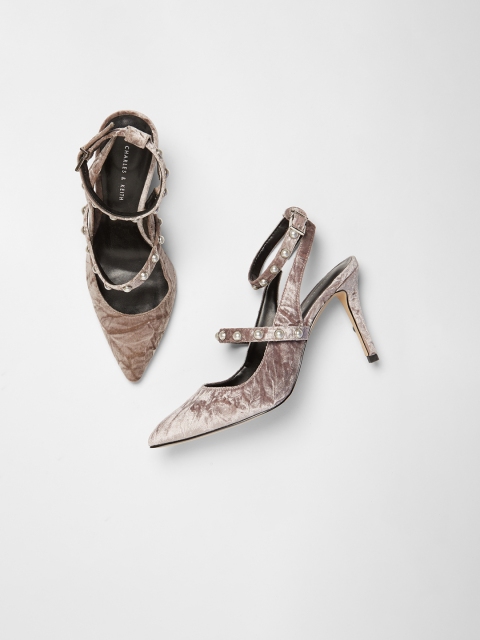 

CHARLES & KEITH Women Grey Solid Pumps