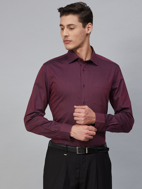 

Blackberrys Men Maroon & Navy Blue Slim Fit Self Design Formal Shirt