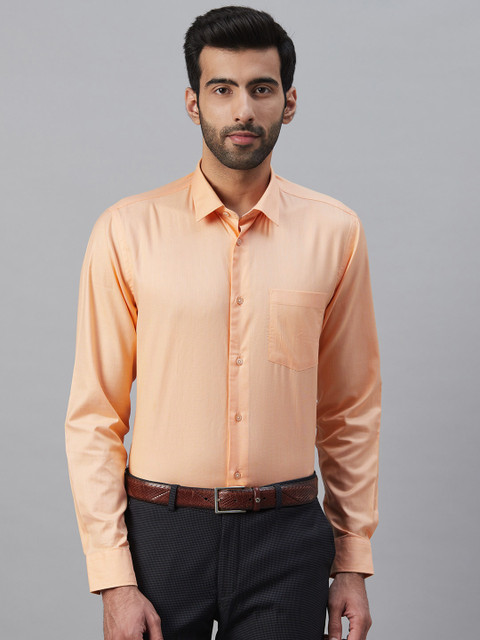 

Blackberrys Men Peach-Coloured Slim Fit Solid Semiformal Shirt