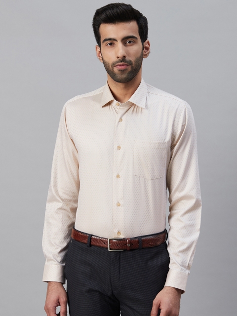 

Blackberrys Men Beige Giza Cotton Smart Fit Printed Semiformal Shirt