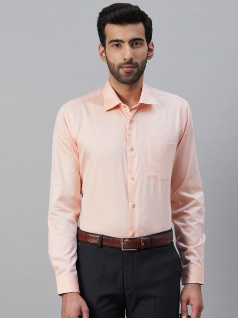 

Blackberrys Men Peach-Coloured Smart Regular Fit Textured Semiformal Shirt