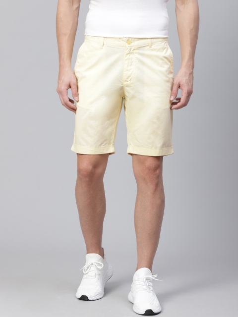 

Blackberrys Men Yellow Solid Sharp Regular Fit Chino Shorts