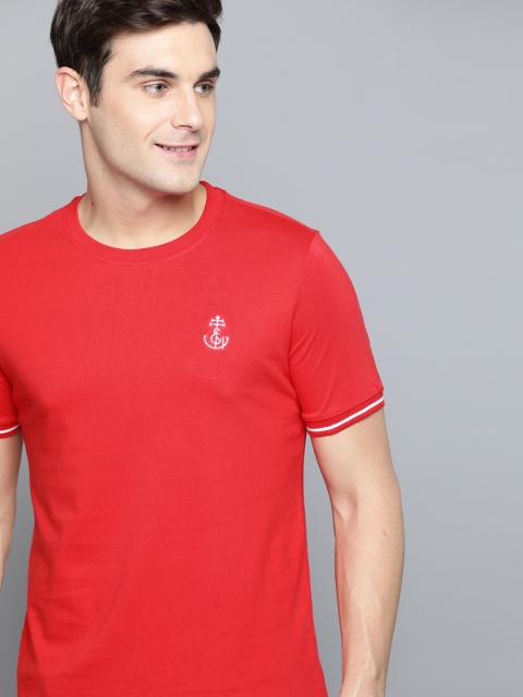 

Mast & Harbour Men Red Solid Round Neck T-shirt
