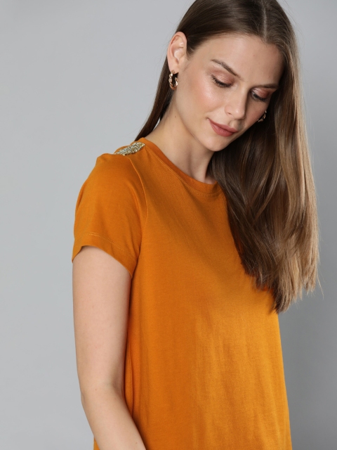 

Chemistry Women Mustard Solid Round Neck T-shirt