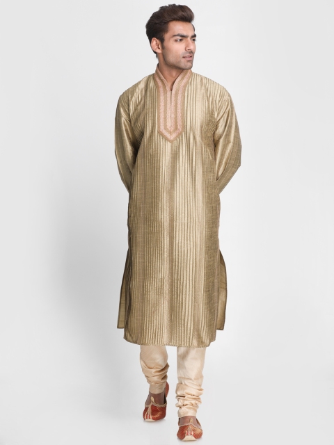 

Lakshya by Manish Men Green Solid Kurta with Churidar