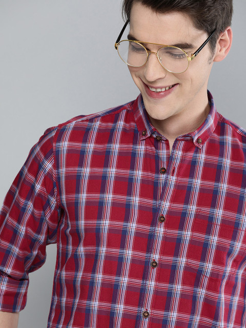 

Mast & Harbour Men Red & Navy Blue Regular Fit Checked Casual Shirt