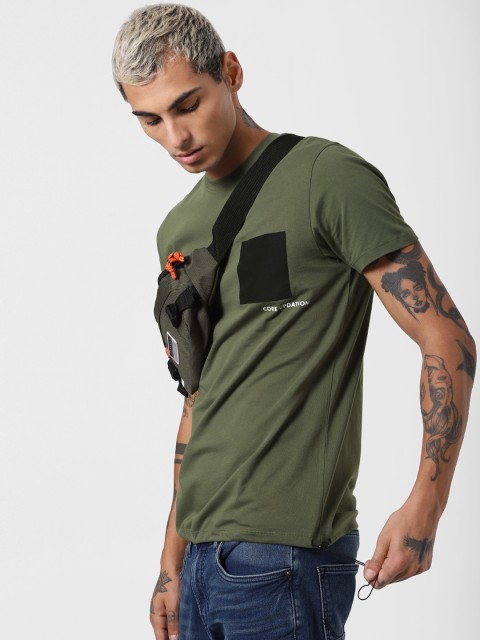 

Jack Jones Men Olive Green Slim Fit Solid Round Neck Contrast Pocket Detailing Pure Cotton T-shirt