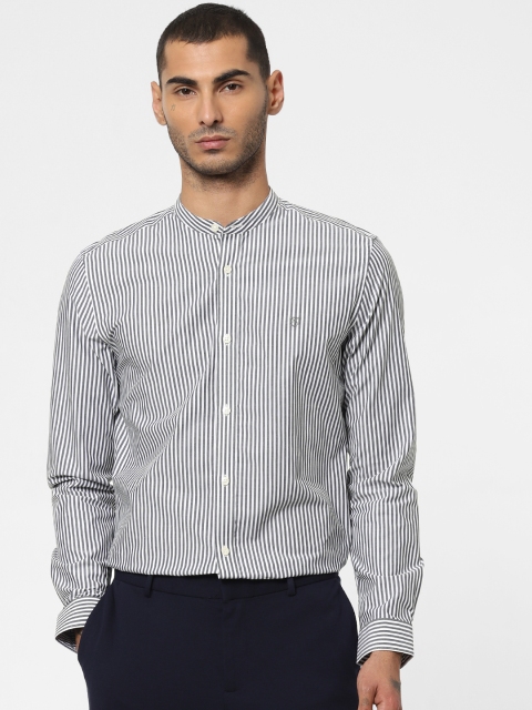 

Jack & Jones Men Blue & White Slim Fit Striped Smart Casual Shirt